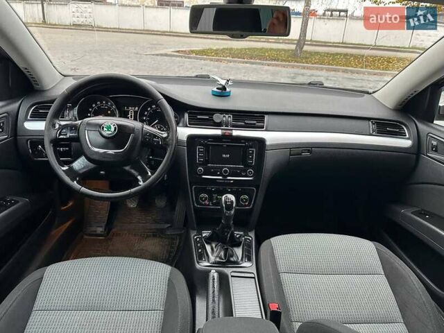 Серый Шкода Суперб, объемом двигателя 1.6 л и пробегом 325 тыс. км за 8300 $, фото 15 на Automoto.ua