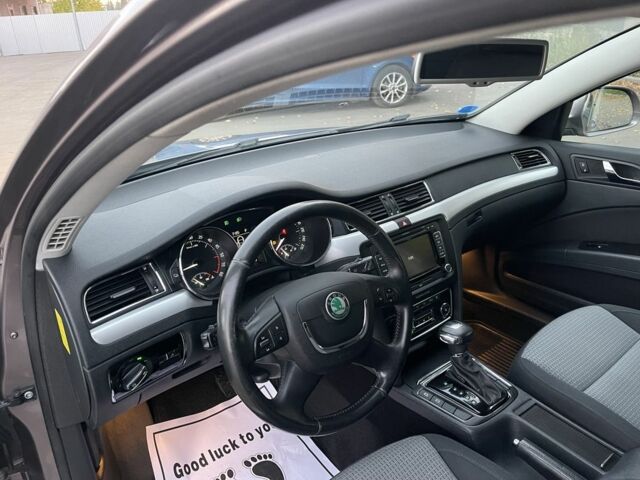 Сірий Шкода Суперб, об'ємом двигуна 2 л та пробігом 236 тис. км за 10600 $, фото 4 на Automoto.ua