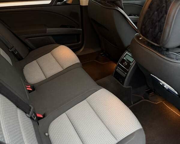 Серый Шкода Суперб, объемом двигателя 1.6 л и пробегом 198 тыс. км за 9000 $, фото 7 на Automoto.ua