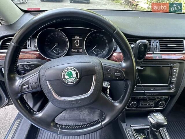 Серый Шкода Суперб, объемом двигателя 2 л и пробегом 218 тыс. км за 12000 $, фото 1 на Automoto.ua