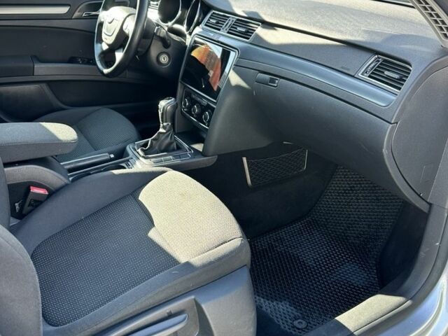 Серый Шкода Суперб, объемом двигателя 2 л и пробегом 185 тыс. км за 11000 $, фото 5 на Automoto.ua