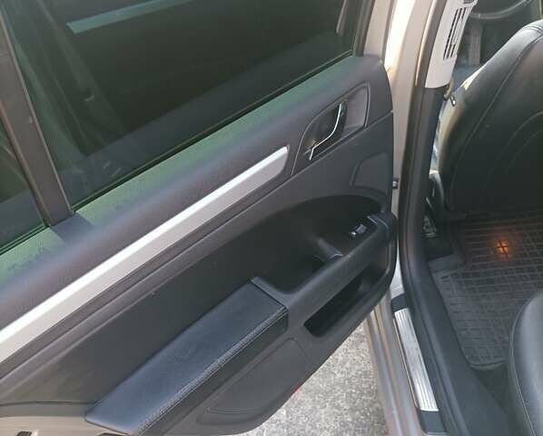 Серый Шкода Суперб, объемом двигателя 2 л и пробегом 250 тыс. км за 13200 $, фото 12 на Automoto.ua