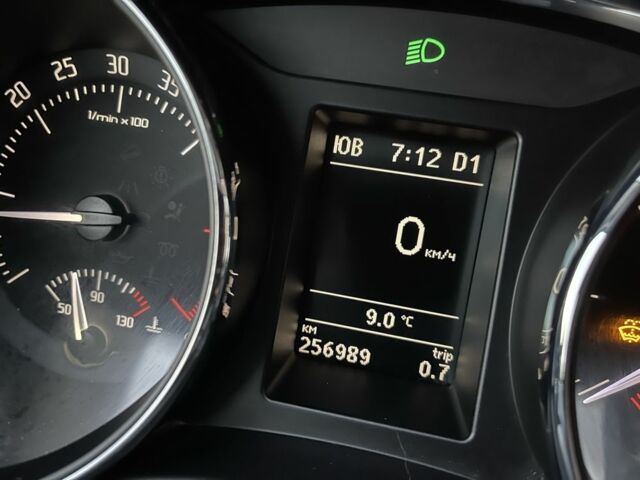 Сірий Шкода Суперб, об'ємом двигуна 2 л та пробігом 236 тис. км за 10600 $, фото 6 на Automoto.ua