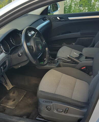 Серый Шкода Суперб, объемом двигателя 1.6 л и пробегом 240 тыс. км за 8900 $, фото 12 на Automoto.ua