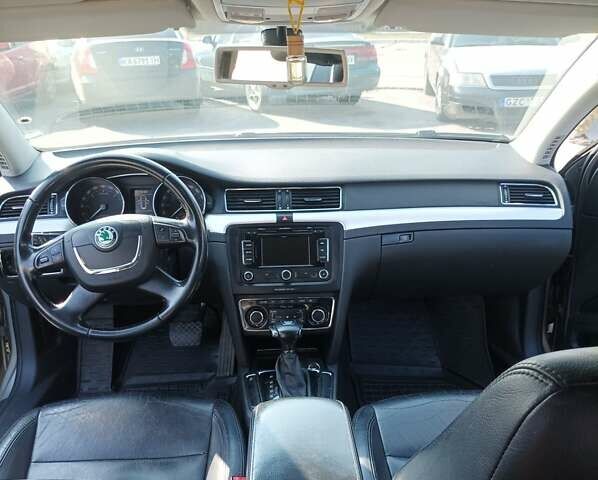 Серый Шкода Суперб, объемом двигателя 2 л и пробегом 250 тыс. км за 13200 $, фото 8 на Automoto.ua