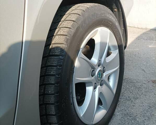 Серый Шкода Суперб, объемом двигателя 2 л и пробегом 250 тыс. км за 13200 $, фото 1 на Automoto.ua