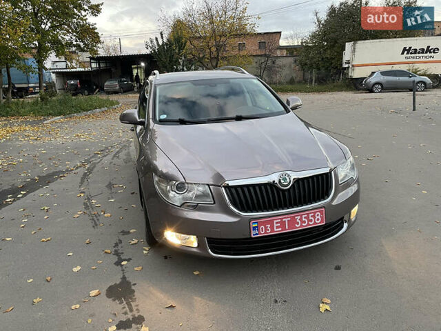 Сірий Шкода Суперб, об'ємом двигуна 2 л та пробігом 256 тис. км за 10700 $, фото 14 на Automoto.ua