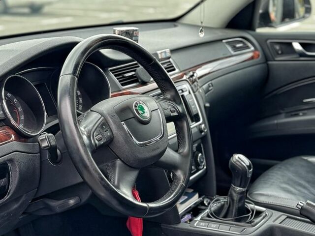 Серый Шкода Суперб, объемом двигателя 0 л и пробегом 260 тыс. км за 4987 $, фото 4 на Automoto.ua