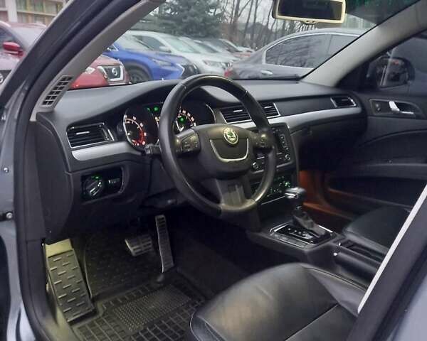 Серый Шкода Суперб, объемом двигателя 2 л и пробегом 224 тыс. км за 10500 $, фото 8 на Automoto.ua