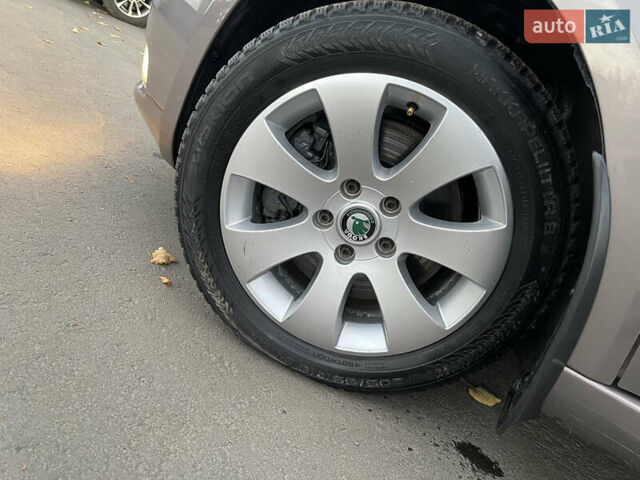 Сірий Шкода Суперб, об'ємом двигуна 2 л та пробігом 256 тис. км за 10700 $, фото 18 на Automoto.ua