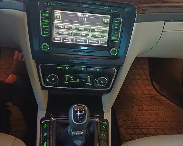 Серый Шкода Суперб, объемом двигателя 1.6 л и пробегом 302 тыс. км за 10950 $, фото 23 на Automoto.ua