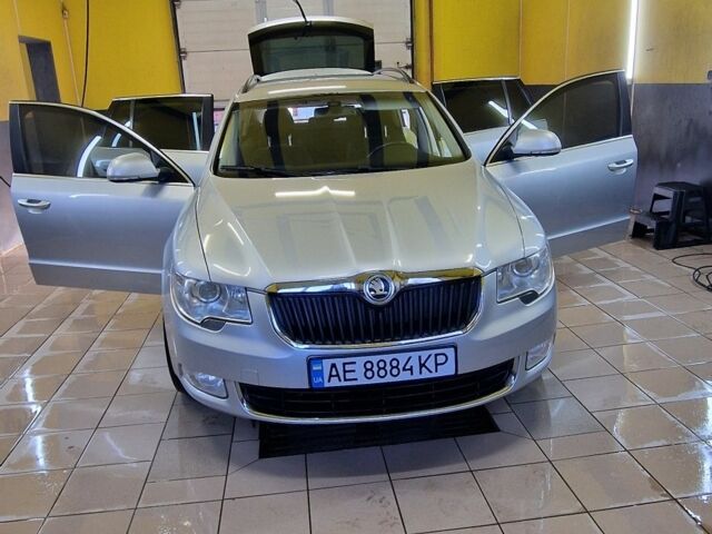 Серый Шкода Суперб, объемом двигателя 2 л и пробегом 260 тыс. км за 11200 $, фото 2 на Automoto.ua