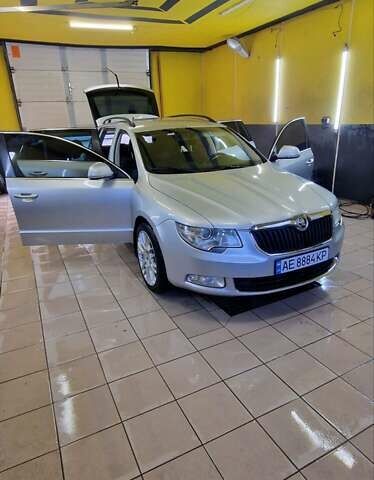 Серый Шкода Суперб, объемом двигателя 2 л и пробегом 260 тыс. км за 11200 $, фото 5 на Automoto.ua