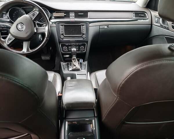 Сірий Шкода Суперб, об'ємом двигуна 2 л та пробігом 270 тис. км за 11499 $, фото 10 на Automoto.ua