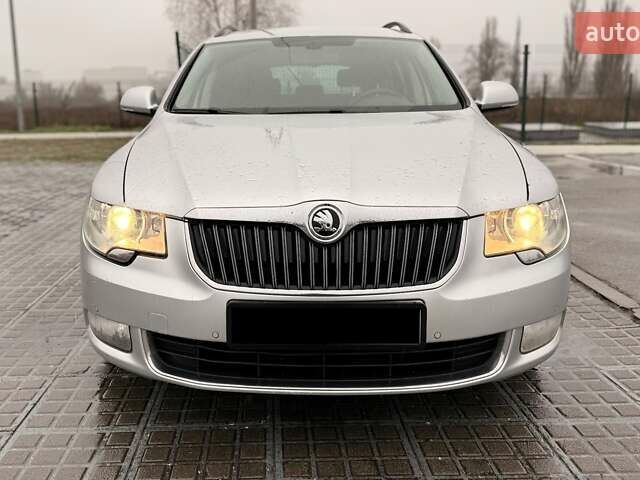 Серый Шкода Суперб, объемом двигателя 1.8 л и пробегом 289 тыс. км за 8500 $, фото 1 на Automoto.ua