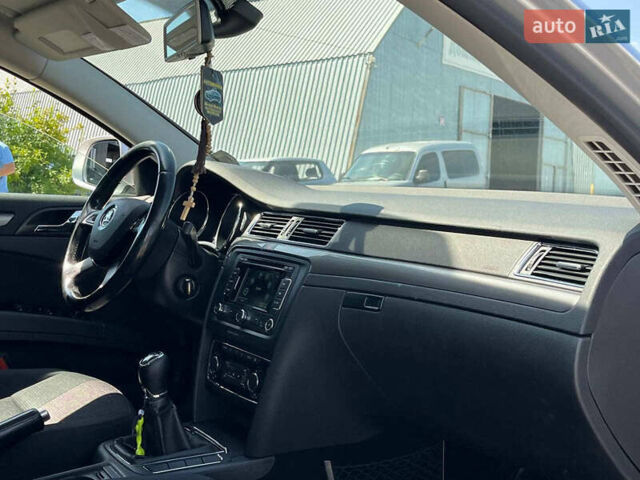 Серый Шкода Суперб, объемом двигателя 1.6 л и пробегом 290 тыс. км за 10990 $, фото 18 на Automoto.ua