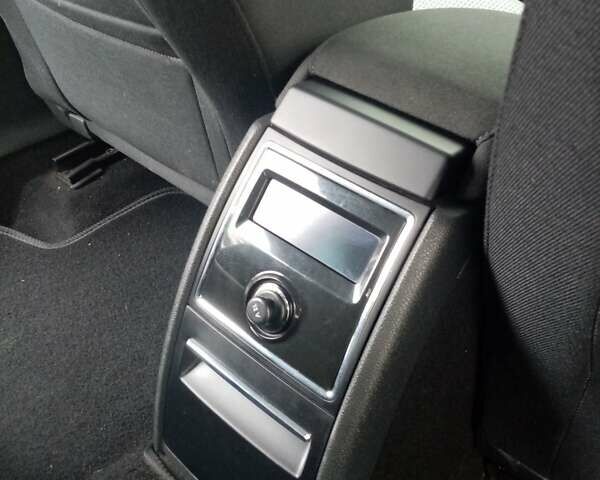 Сірий Шкода Суперб, об'ємом двигуна 1.97 л та пробігом 249 тис. км за 9999 $, фото 9 на Automoto.ua