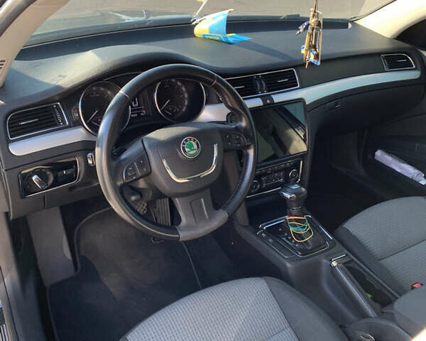 Серый Шкода Суперб, объемом двигателя 1.97 л и пробегом 230 тыс. км за 13400 $, фото 11 на Automoto.ua