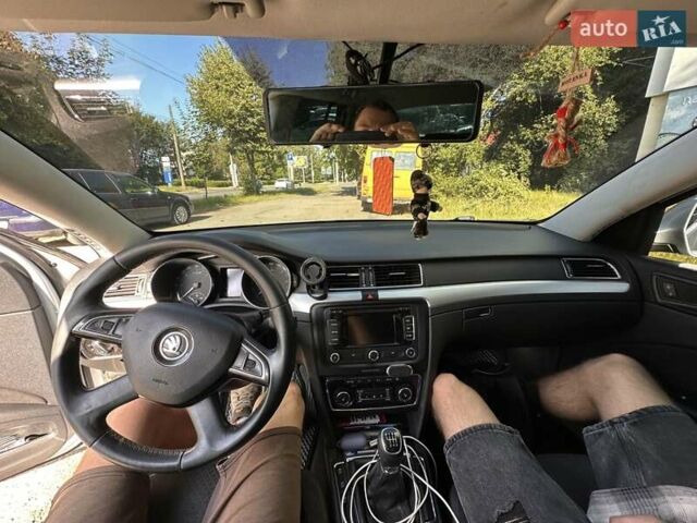 Серый Шкода Суперб, объемом двигателя 1.6 л и пробегом 297 тыс. км за 9500 $, фото 5 на Automoto.ua