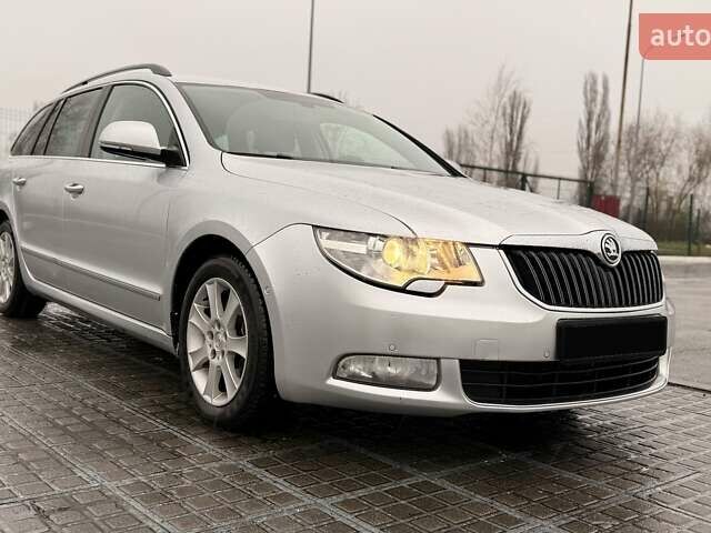 Серый Шкода Суперб, объемом двигателя 1.8 л и пробегом 289 тыс. км за 8500 $, фото 2 на Automoto.ua
