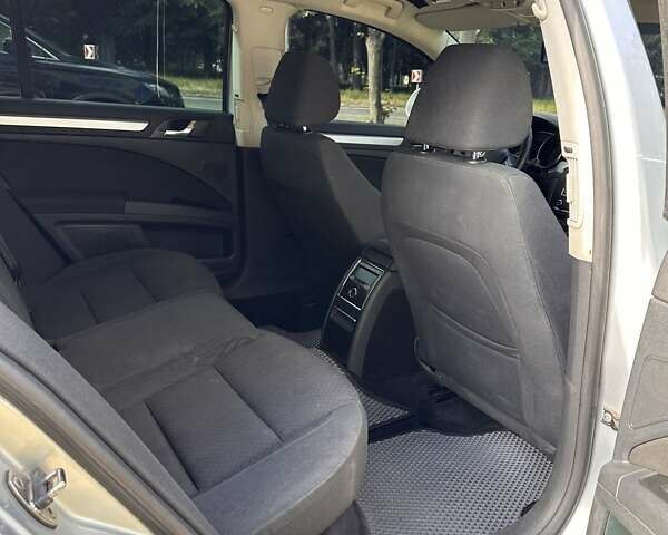 Серый Шкода Суперб, объемом двигателя 1.6 л и пробегом 297 тыс. км за 9500 $, фото 7 на Automoto.ua