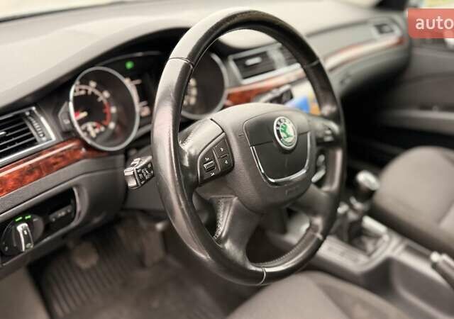 Серый Шкода Суперб, объемом двигателя 1.8 л и пробегом 289 тыс. км за 8500 $, фото 13 на Automoto.ua