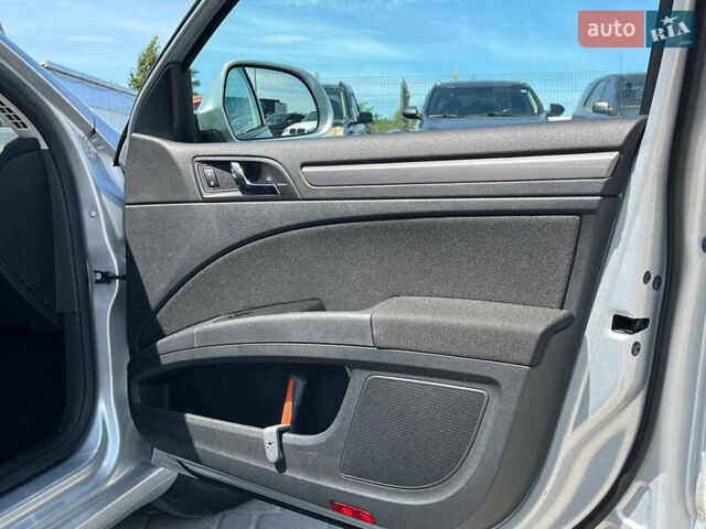 Серый Шкода Суперб, объемом двигателя 1.6 л и пробегом 290 тыс. км за 10990 $, фото 10 на Automoto.ua