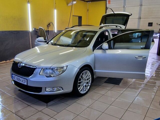 Серый Шкода Суперб, объемом двигателя 2 л и пробегом 260 тыс. км за 11200 $, фото 3 на Automoto.ua