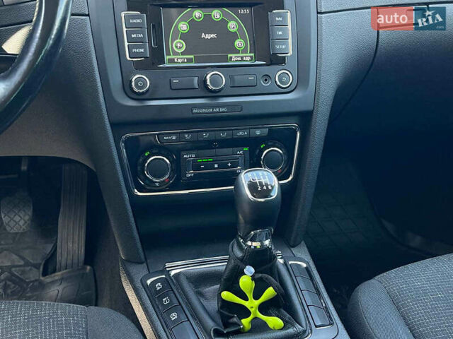 Серый Шкода Суперб, объемом двигателя 1.6 л и пробегом 290 тыс. км за 10990 $, фото 26 на Automoto.ua