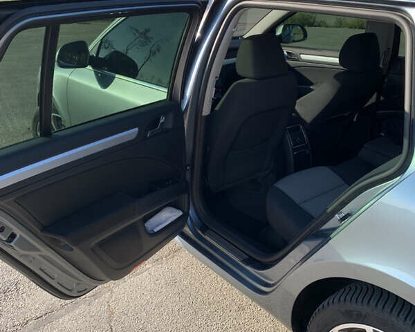 Серый Шкода Суперб, объемом двигателя 1.97 л и пробегом 230 тыс. км за 13400 $, фото 16 на Automoto.ua