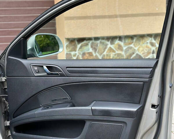 Сірий Шкода Суперб, об'ємом двигуна 2 л та пробігом 259 тис. км за 11499 $, фото 13 на Automoto.ua
