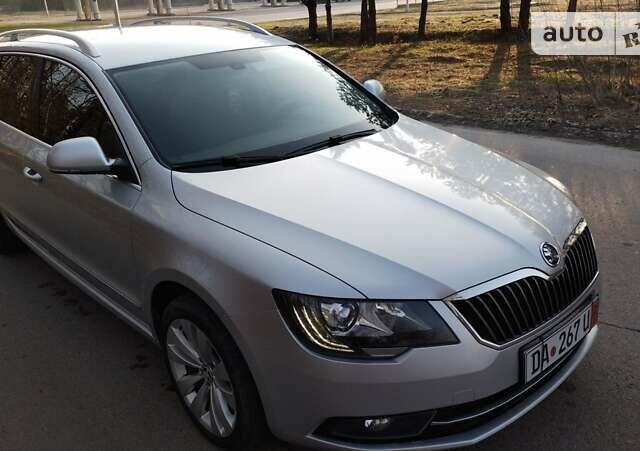 Сірий Шкода Суперб, об'ємом двигуна 2 л та пробігом 230 тис. км за 13000 $, фото 27 на Automoto.ua