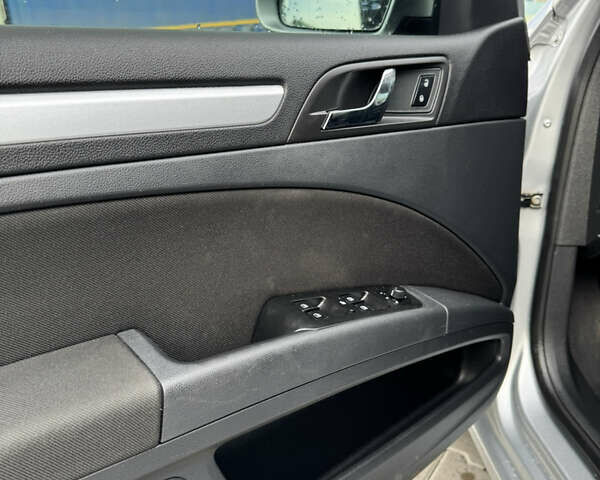 Сірий Шкода Суперб, об'ємом двигуна 1.97 л та пробігом 325 тис. км за 9200 $, фото 17 на Automoto.ua