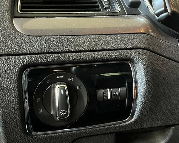 Серый Шкода Суперб, объемом двигателя 1.97 л и пробегом 320 тыс. км за 13300 $, фото 12 на Automoto.ua