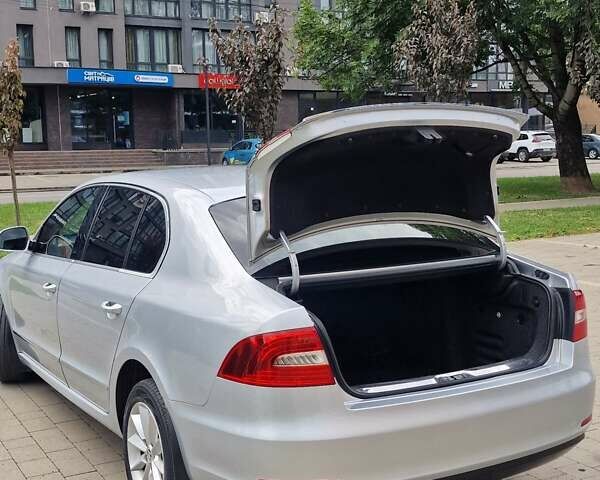 Серый Шкода Суперб, объемом двигателя 1.8 л и пробегом 173 тыс. км за 11400 $, фото 10 на Automoto.ua