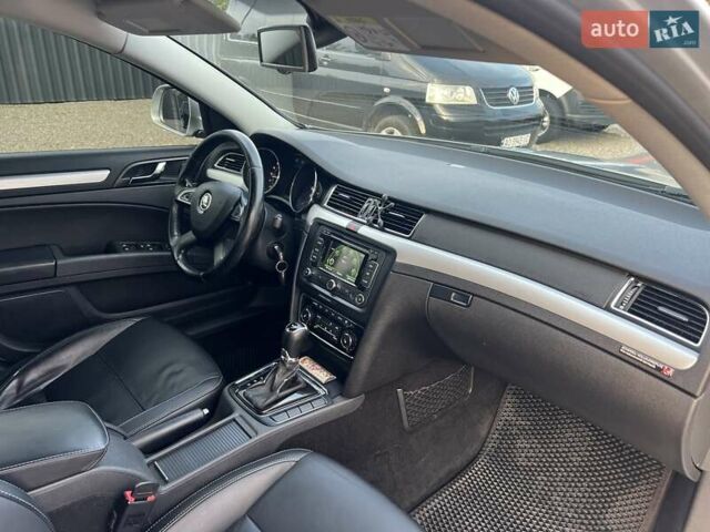 Серый Шкода Суперб, объемом двигателя 1.97 л и пробегом 330 тыс. км за 12200 $, фото 5 на Automoto.ua