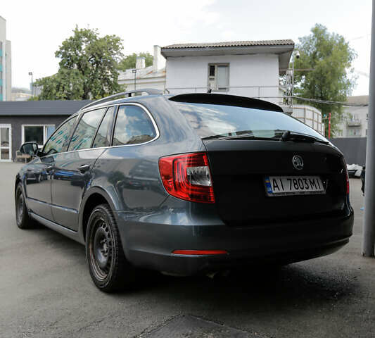 Серый Шкода Суперб, объемом двигателя 1.6 л и пробегом 328 тыс. км за 10900 $, фото 1 на Automoto.ua