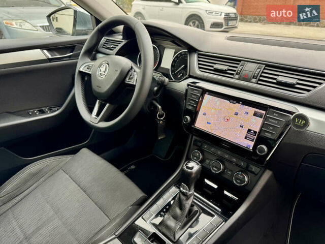 Шкода Суперб 2015 у Мукачеве на Automoto.ua Сірий Шкода Суперб, об'ємом двигуна 2 л та пробігом 247 тис. км за 14499 $, фото 14 на Automoto.ua