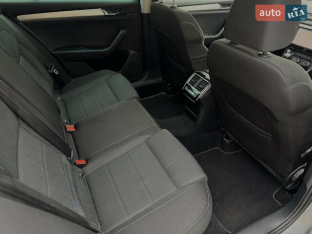 Шкода Суперб 2015 у Мукачеве на Automoto.ua Сірий Шкода Суперб, об'ємом двигуна 2 л та пробігом 247 тис. км за 14499 $, фото 23 на Automoto.ua