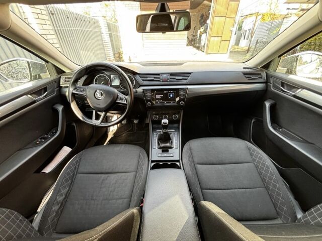 Серый Шкода Суперб, объемом двигателя 1.6 л и пробегом 210 тыс. км за 12880 $, фото 5 на Automoto.ua