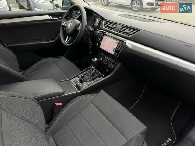 Шкода Суперб 2015 у Мукачеве на Automoto.ua Сірий Шкода Суперб, об'ємом двигуна 2 л та пробігом 247 тис. км за 14499 $, фото 13 на Automoto.ua