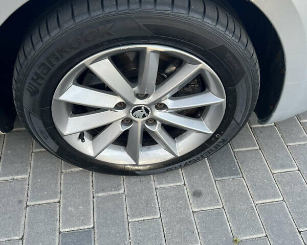 Серый Шкода Суперб, объемом двигателя 1.97 л и пробегом 260 тыс. км за 11700 $, фото 49 на Automoto.ua