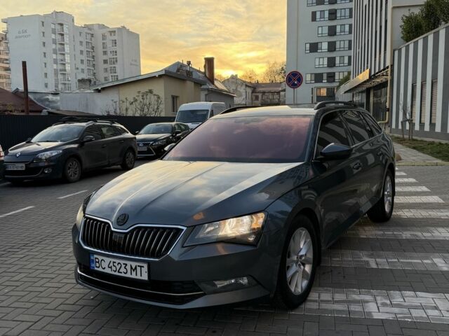 Серый Шкода Суперб, объемом двигателя 2 л и пробегом 245 тыс. км за 15000 $, фото 1 на Automoto.ua