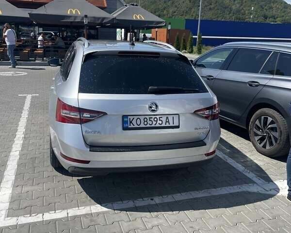 Шкода Суперб 2015 у Хусте на Automoto.ua Сірий Шкода Суперб, об'ємом двигуна 1.97 л та пробігом 350 тис. км за 15800 $, фото 4 на Automoto.ua