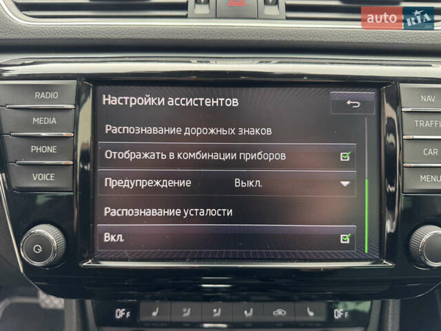 Шкода Суперб 2015 у Мукачеве на Automoto.ua Сірий Шкода Суперб, об'ємом двигуна 2 л та пробігом 247 тис. км за 14499 $, фото 19 на Automoto.ua