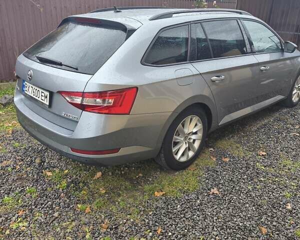 Сірий Шкода Суперб, об'ємом двигуна 1.6 л та пробігом 212 тис. км за 12599 $, фото 1 на Automoto.ua