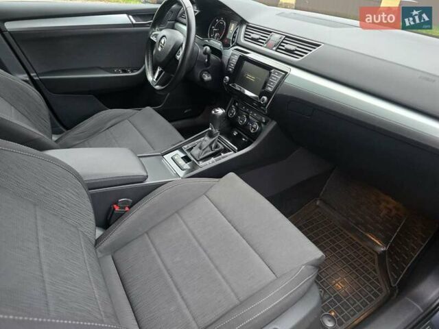 Серый Шкода Суперб, объемом двигателя 1.6 л и пробегом 262 тыс. км за 14000 $, фото 1 на Automoto.ua