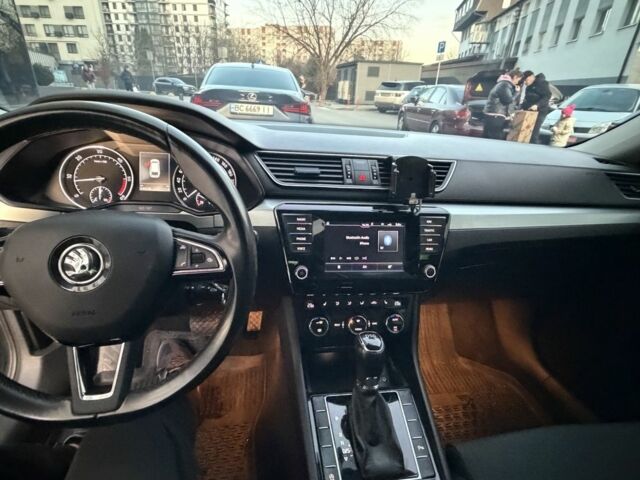 Серый Шкода Суперб, объемом двигателя 2 л и пробегом 245 тыс. км за 15000 $, фото 18 на Automoto.ua