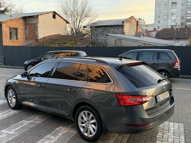 Серый Шкода Суперб, объемом двигателя 2 л и пробегом 245 тыс. км за 15000 $, фото 3 на Automoto.ua