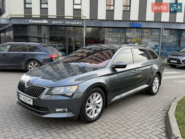Сірий Шкода Суперб, об'ємом двигуна 2 л та пробігом 245 тис. км за 14900 $, фото 1 на Automoto.ua